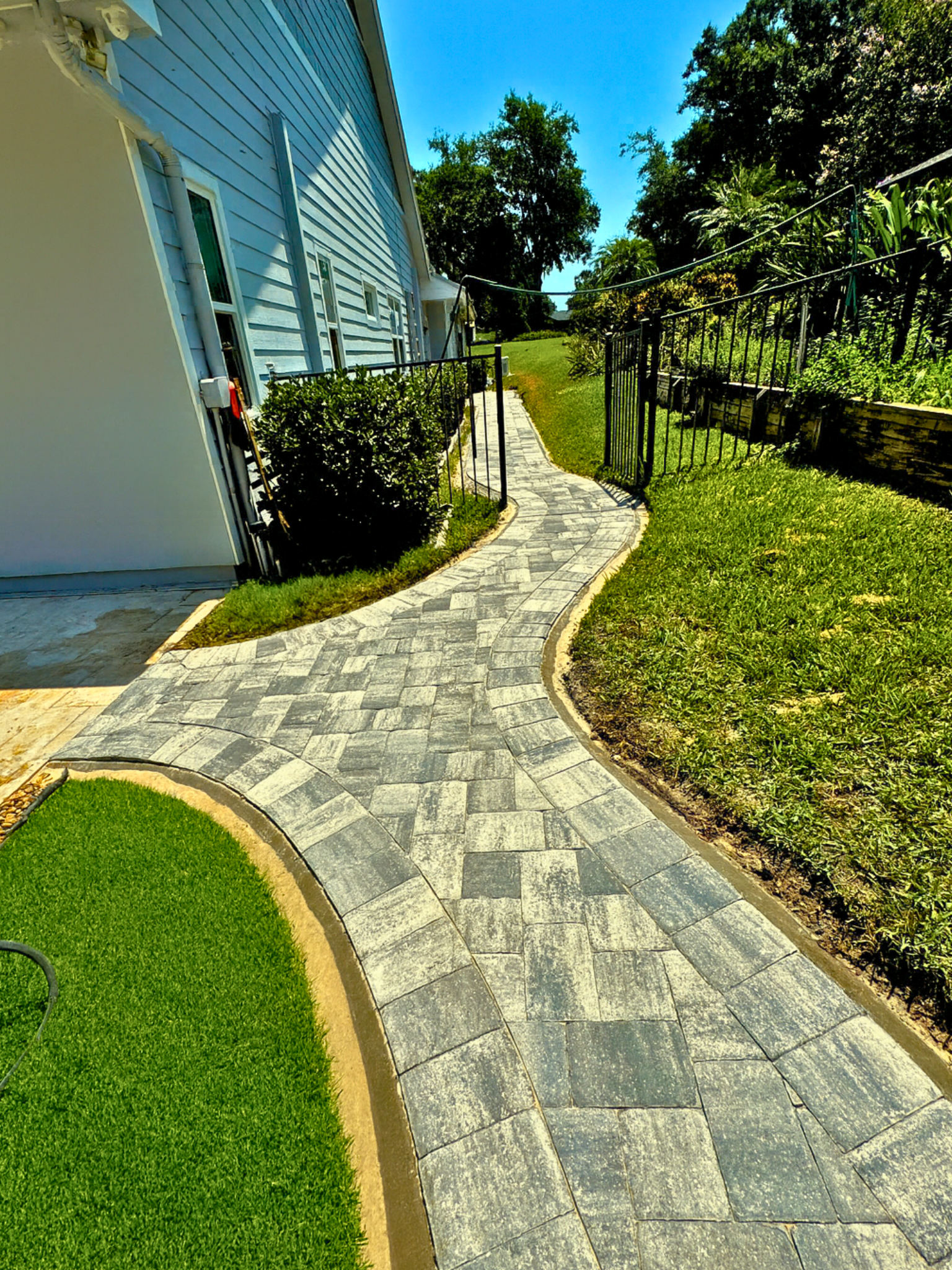 Imagem de uma calçada com pavers